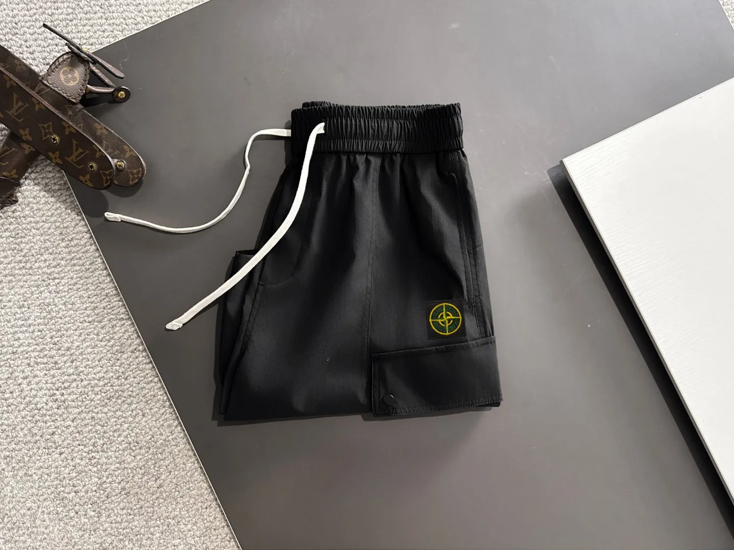 🅿️330 next day shipping, high-end goods, Stone Island 2025 spring and summer new elastic band casual shorts, counter-customized fabrics, high breathability and comfort, impeccable details, brand element design concept, reflecting high quality. It feels delicate and soft! It presents a casual cut and the upper body shape is great! Size: M-4XL